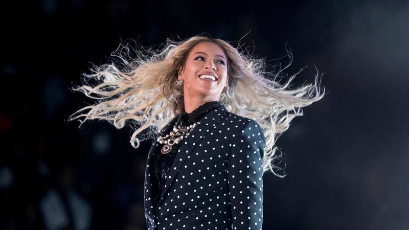 ARCHIVO - Beyoncé durante su presentación en Get Out the Vote por la candidata demócrata...
