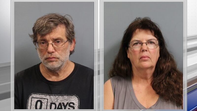 Lantz y Whitefeather fueron detenidos por cargos de delito grave de negligencia infantil...